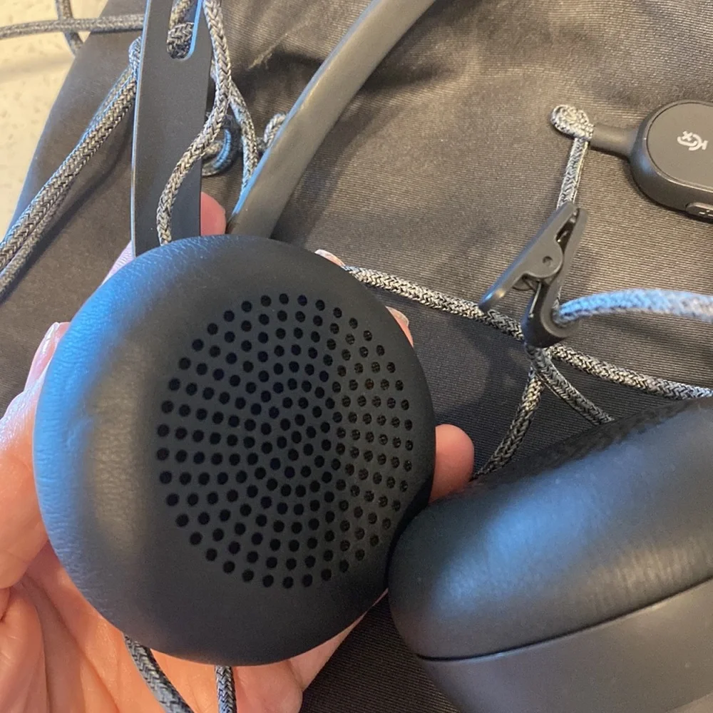 Never used! Logitech computer headphones with microphone, in the original bag